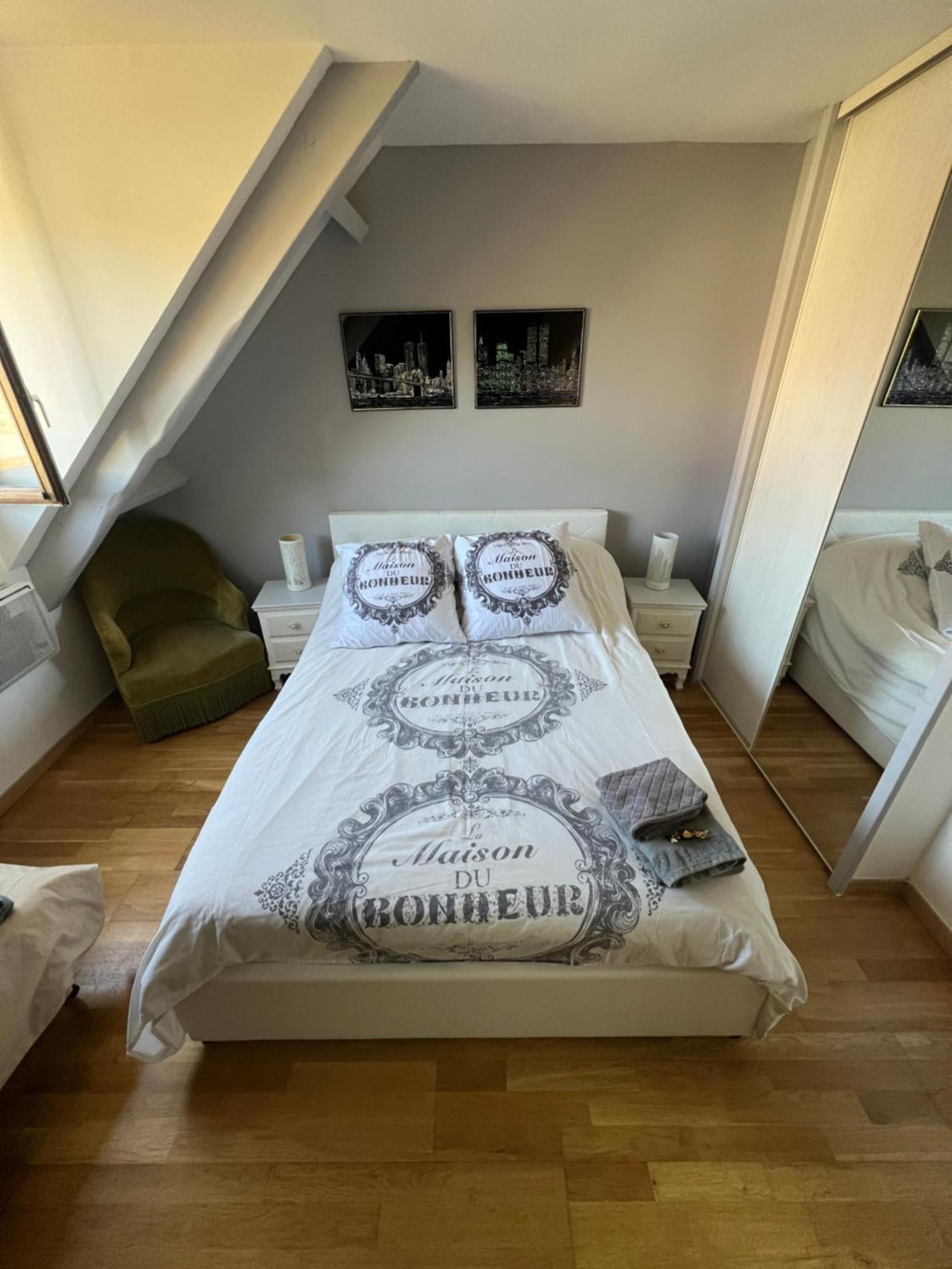 La Maison Du Bonheur Saintry-sur-Seine Luaran gambar